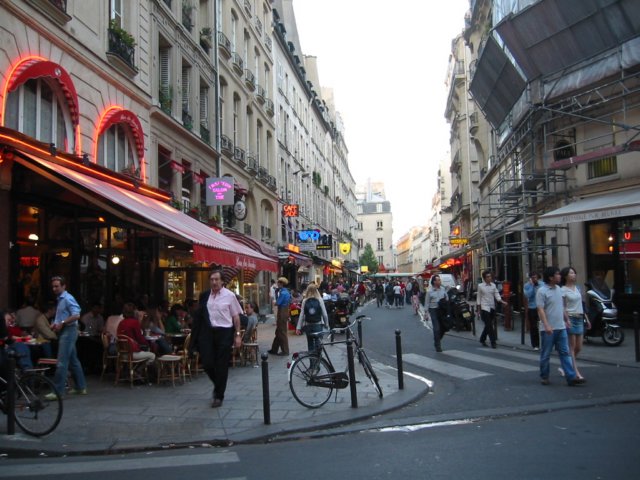 bustlingstreetsinthelatinquarter.jpg