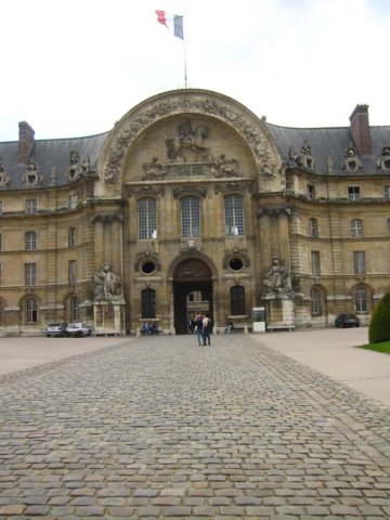 entrancetoinvalides.jpg