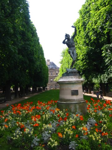 statueinthejardinduluxembourg.jpg