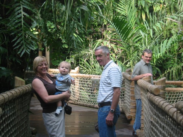 withauntiesheilaandunclealanatthezoo.jpg